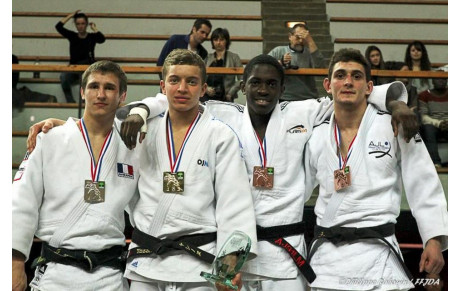 KAMAL FIKRI MEDAILLE DE BRONZE ET 1ERE DIVISION